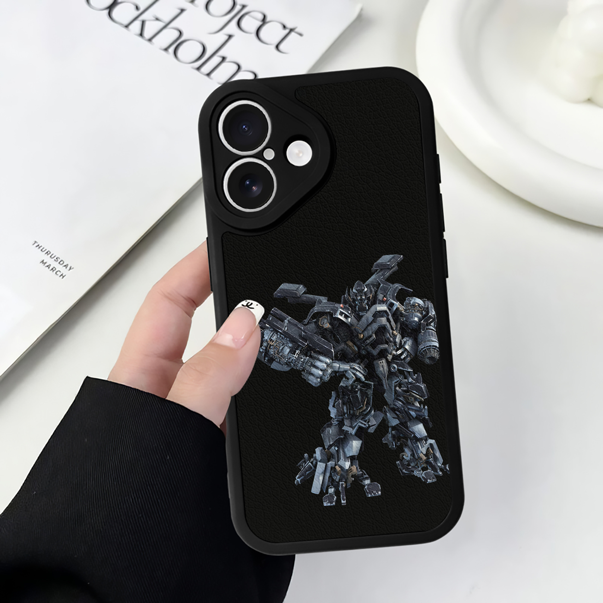 （画像用） Transformers トランスフォーマー 【iPhone 16シリーズ対応】シリコンスマホケース（レザー調） 材質：シリコン